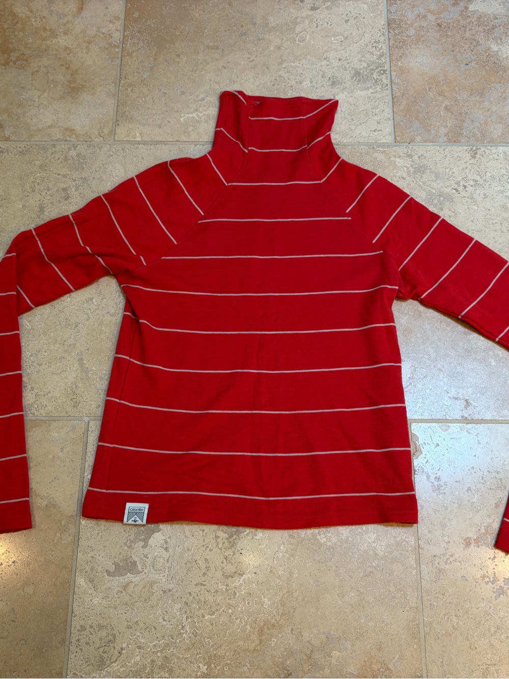 Oiselle Women’s red high neck shirt